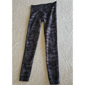 SPANX Leggings Womens Medium Gray Camo Look At Me Now Seamless Pants Nylon